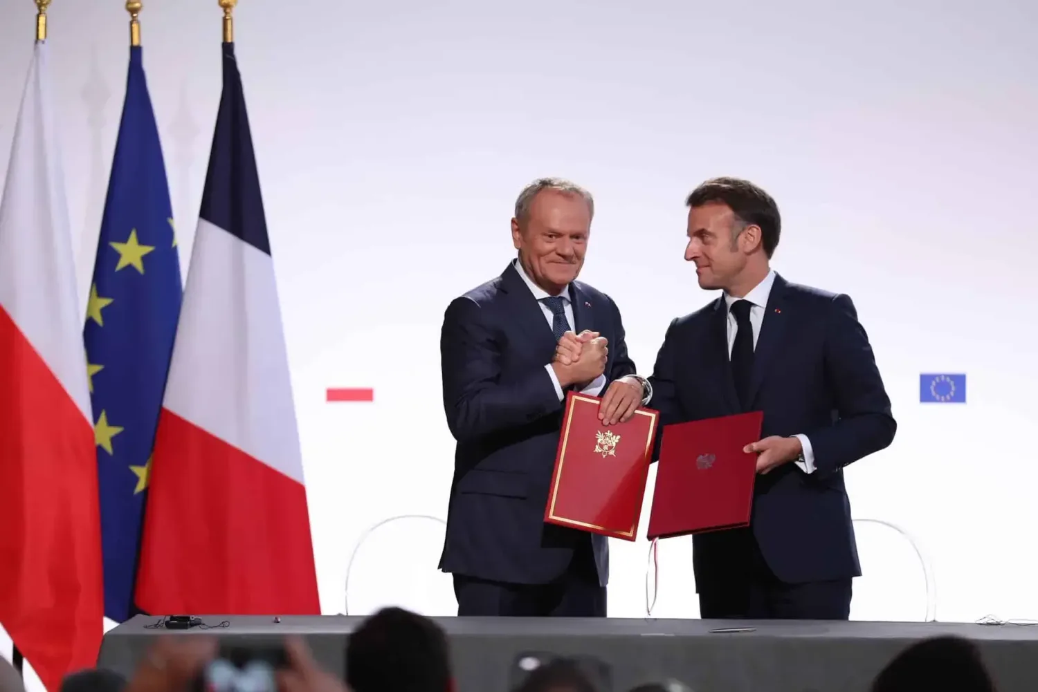 Donald Tusk i Macron traktat