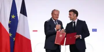 Donald Tusk i Macron traktat