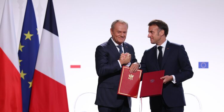 Donald Tusk i Macron traktat