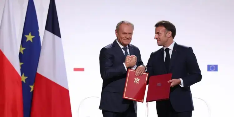 Donald Tusk i Macron traktat
