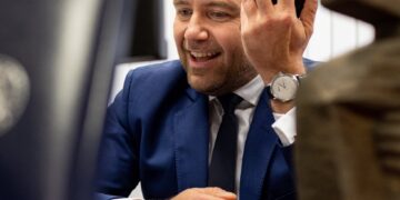 Karol Nawrocki rozmawia przez telefon z Donaldem Trumpem
