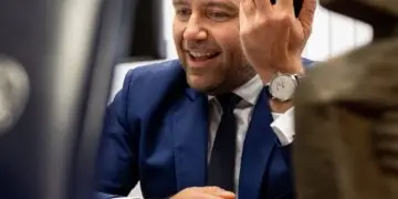 Karol Nawrocki rozmawia przez telefon z Donaldem Trumpem