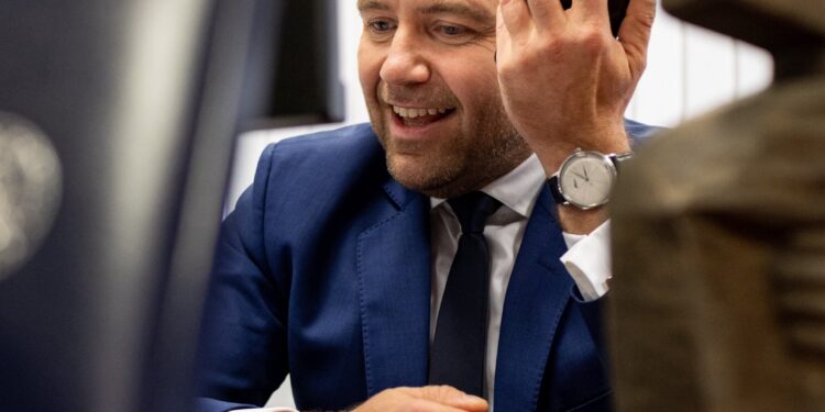 Karol Nawrocki rozmawia przez telefon z Donaldem Trumpem