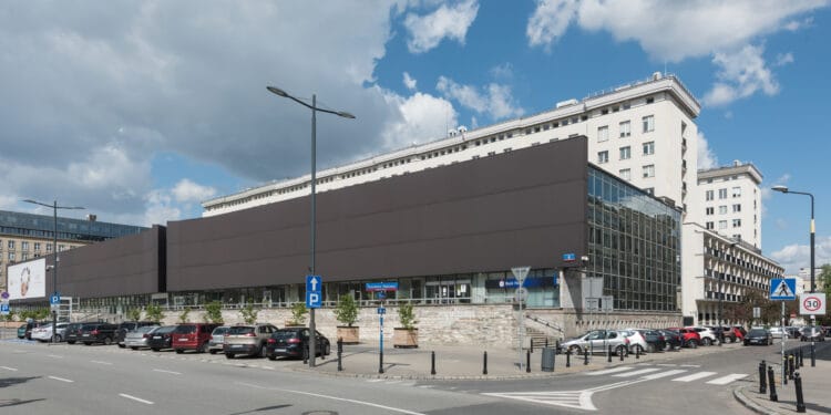 Narodowy Bank Polski widok od placu Powstańców Warszawy 2020