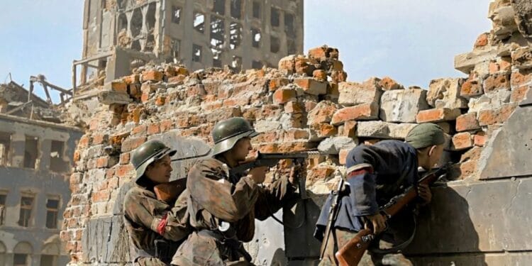 Foto: x.com/Kolorhistorii
Fotografia z Powstania Warszawskiego 1944.