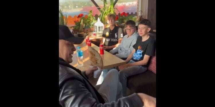 Prezydent Karol Nawrocki zjadł obiecanego kebaba - obietnica spełniona!