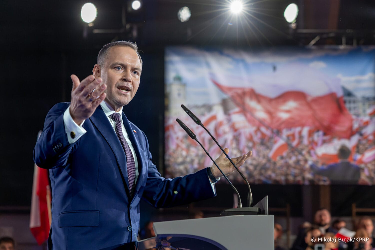 Prezydent Nawrocki: Pokój nie może nagradzać rosyjskiego agresora 011 b prezydent karol nawrocki 100 dni dla polski 100 dni dla polakow cover 20251114 mwb19747