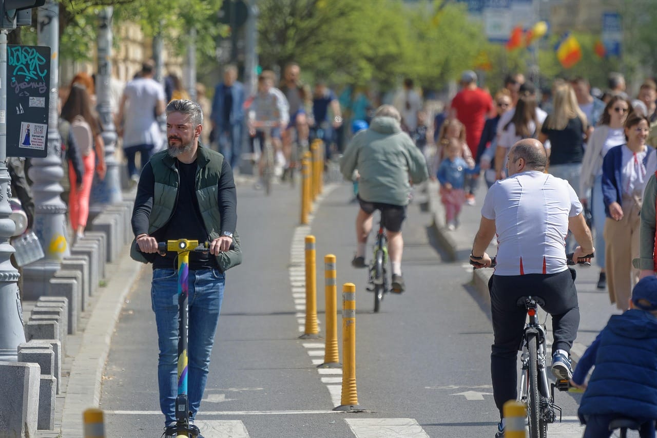 cyclists, crowd, street, people, pedestrians, urban, crowd, crowd, crowd, crowd, crowd