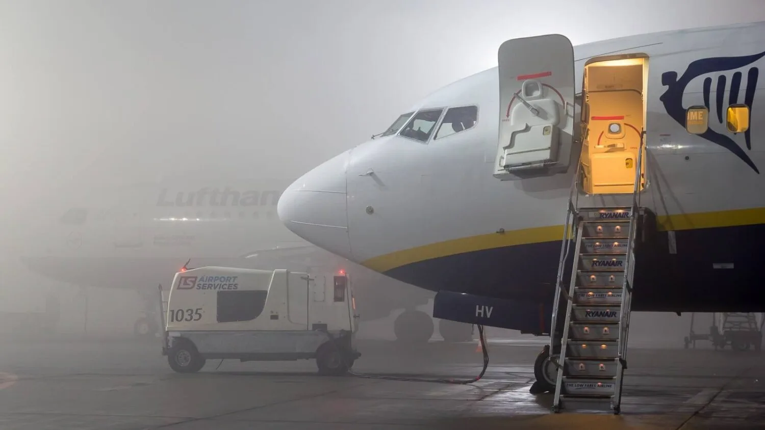 Kraków Airport Mgła paraliżuje pracę lotniska