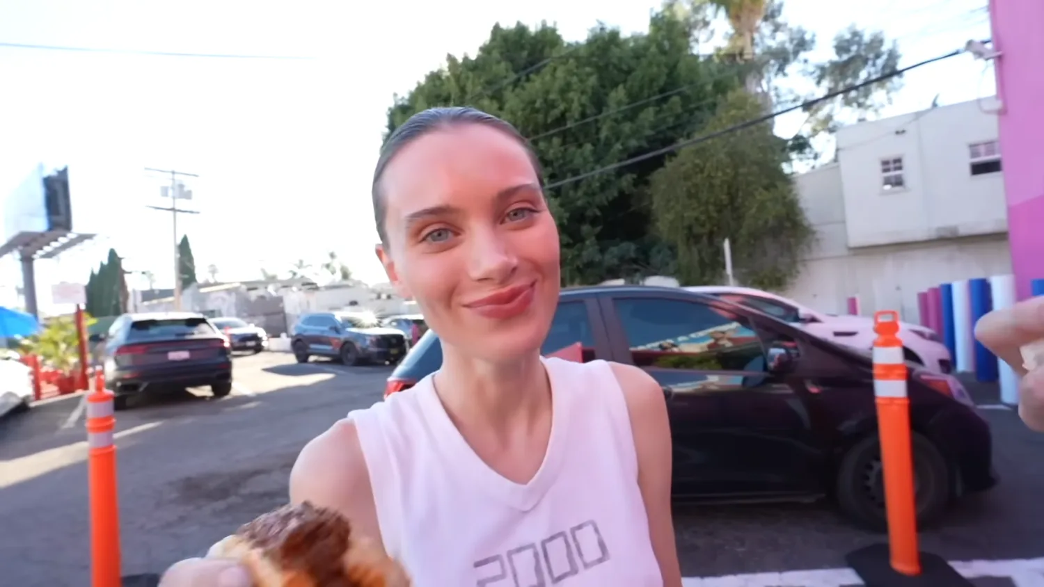 Emerytowana aktorka filmów dla dorosłych Lana Rhoades spełnia się jako matka i żałuje setek scen, które chciałaby wymazać z sieci