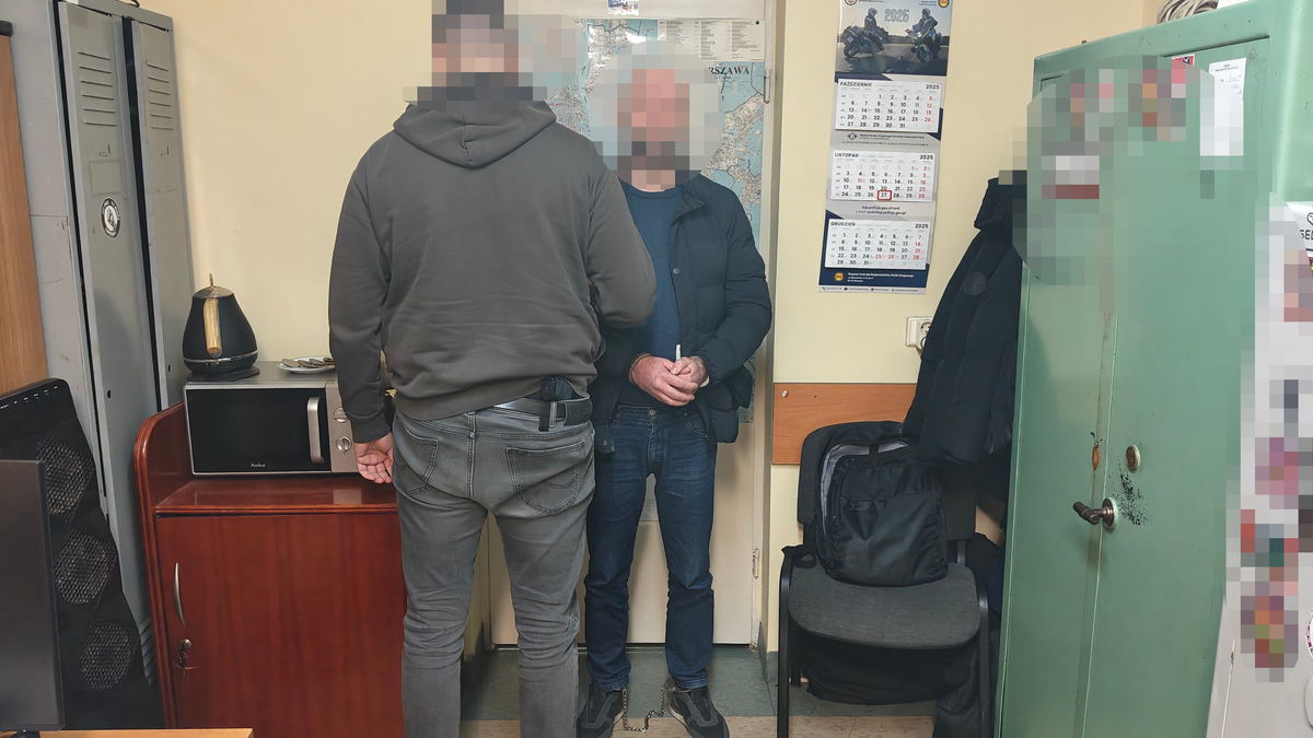 Hakerski arsenał w centrum Warszawy. Policja zatrzymała trzech obywateli Ukrainy [ZDJĘCIA]