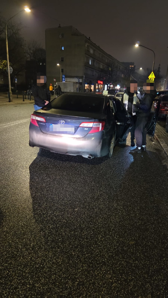 Hakerski arsenał w centrum Warszawy. Policja zatrzymała trzech obywateli Ukrainy [ZDJĘCIA]