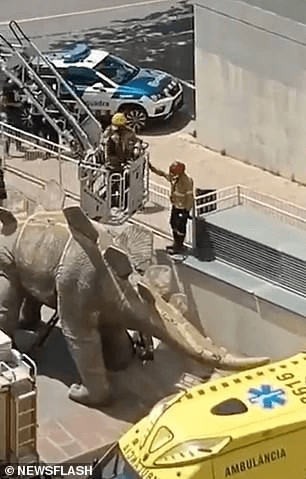 Pomnik dinozaura stał się śmiertelną pułapką. 39-latek utknął w nodze i zginął​