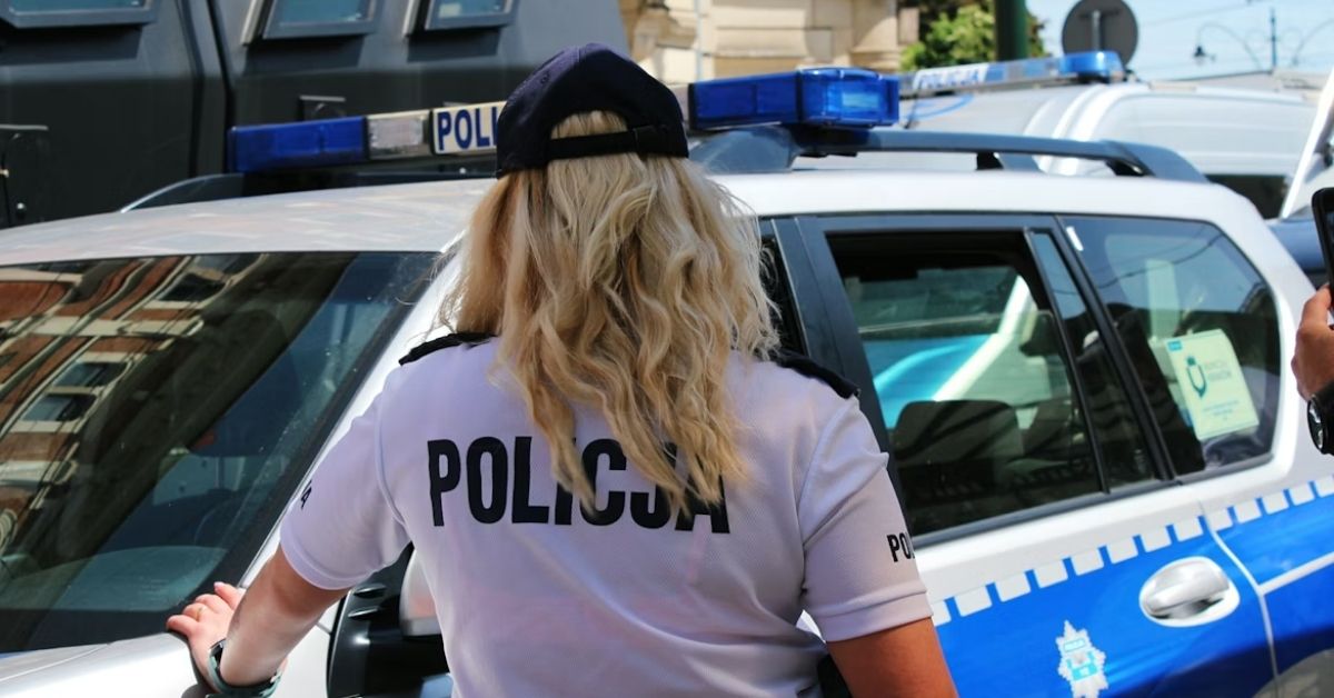 Gwałt w mundurze. Dowódca policji zaatakował stażystkę podczas pijackiej imprezy na komisariacie Policjantka gwałt