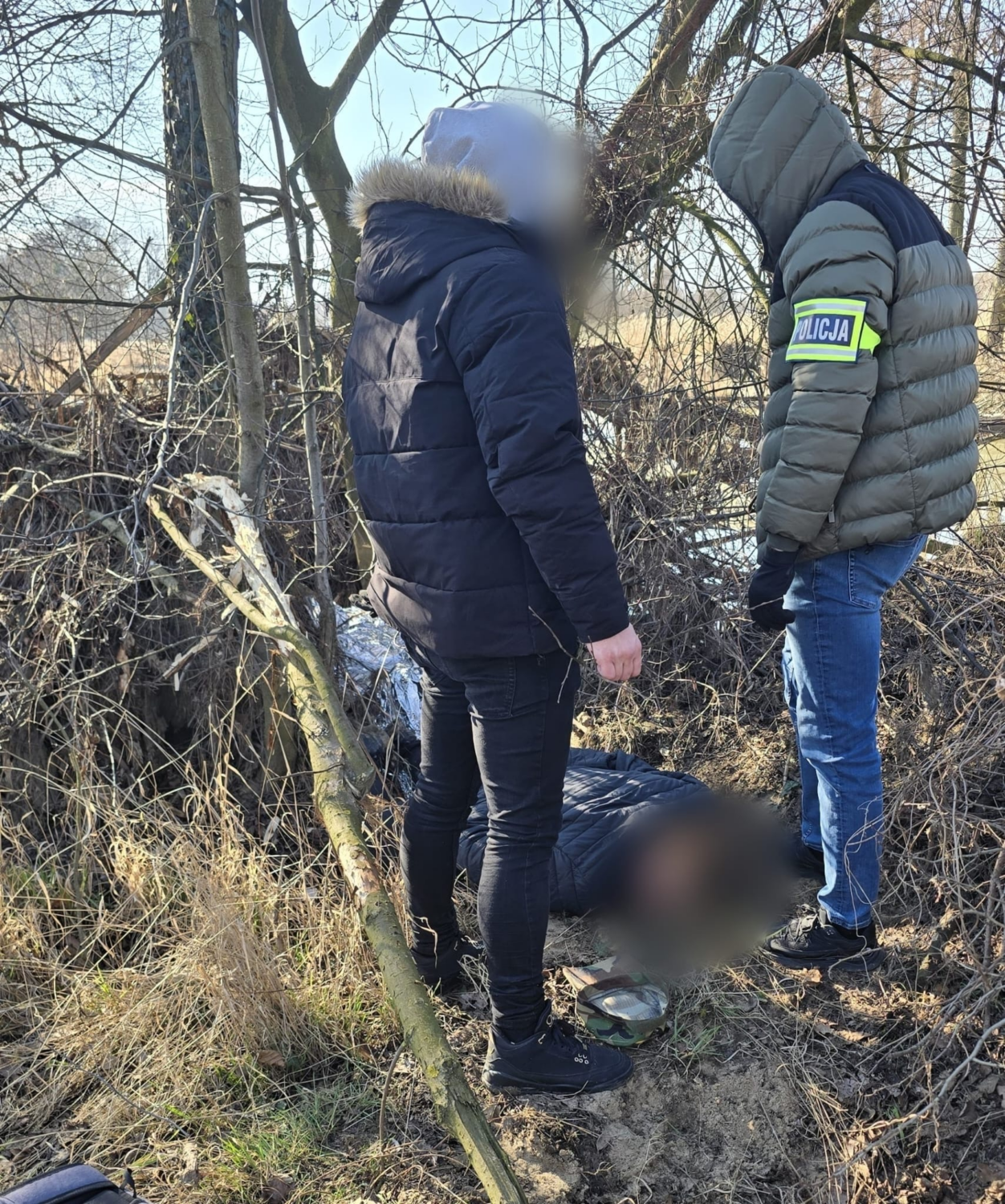 Opolska policja wyjaśnia okoliczności zabójstwa w Kadłubie. 17-latek zatrzymany po wielogodzinnej obławie 45 kilometrów od miejsca zbrodni Zabójstwo w Kadłubie | Foto: Opolska Policja