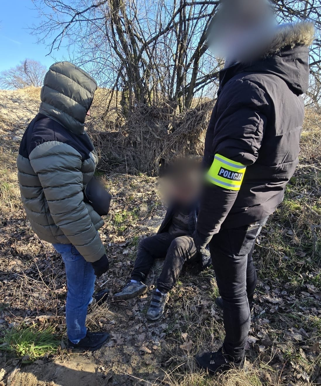 Opolska policja wyjaśnia okoliczności zabójstwa w Kadłubie. 17-latek zatrzymany po wielogodzinnej obławie 45 kilometrów od miejsca zbrodni Zabójstwo w Kadłubie | Foto: Opolska Policja