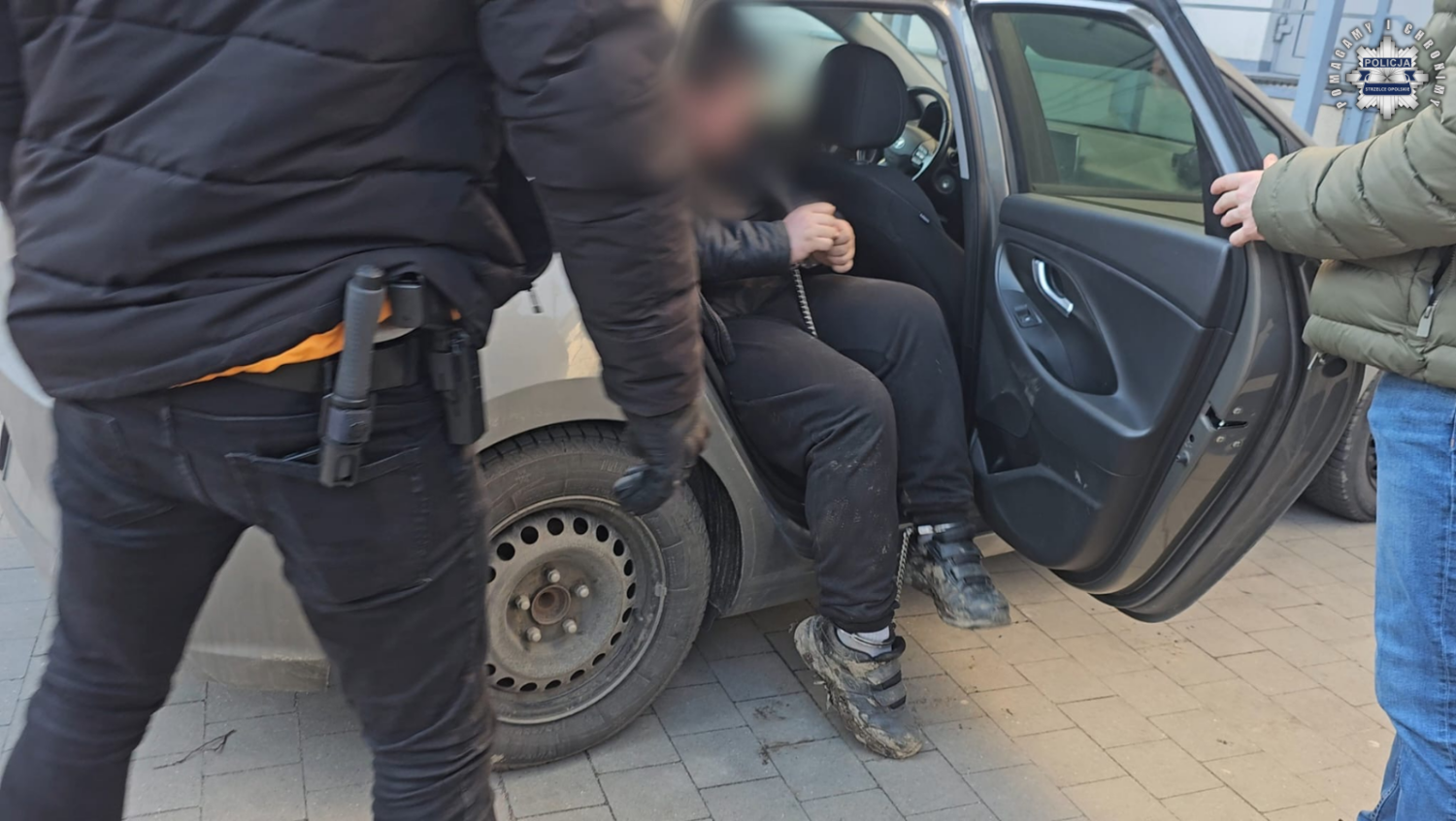 Opolska policja wyjaśnia okoliczności zabójstwa w Kadłubie. 17-latek zatrzymany po wielogodzinnej obławie 45 kilometrów od miejsca zbrodni Zabójstwo w Kadłubie | Foto: Opolska Policja