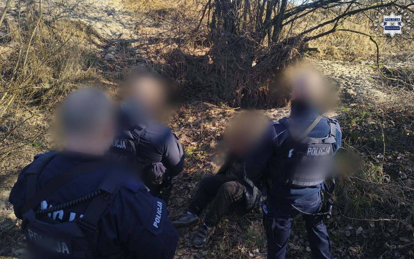Opolska policja wyjaśnia okoliczności zabójstwa w Kadłubie. 17-latek zatrzymany po wielogodzinnej obławie 45 kilometrów od miejsca zbrodni Zabójstwo w Kadłubie | Foto: Opolska Policja