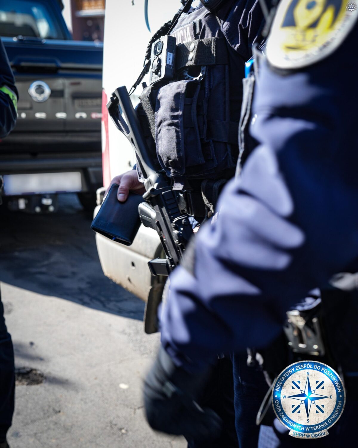 Opolska policja wyjaśnia okoliczności zabójstwa w Kadłubie. 17-latek zatrzymany po wielogodzinnej obławie 45 kilometrów od miejsca zbrodni Zabójstwo w Kadłubie | Foto: Opolska Policja