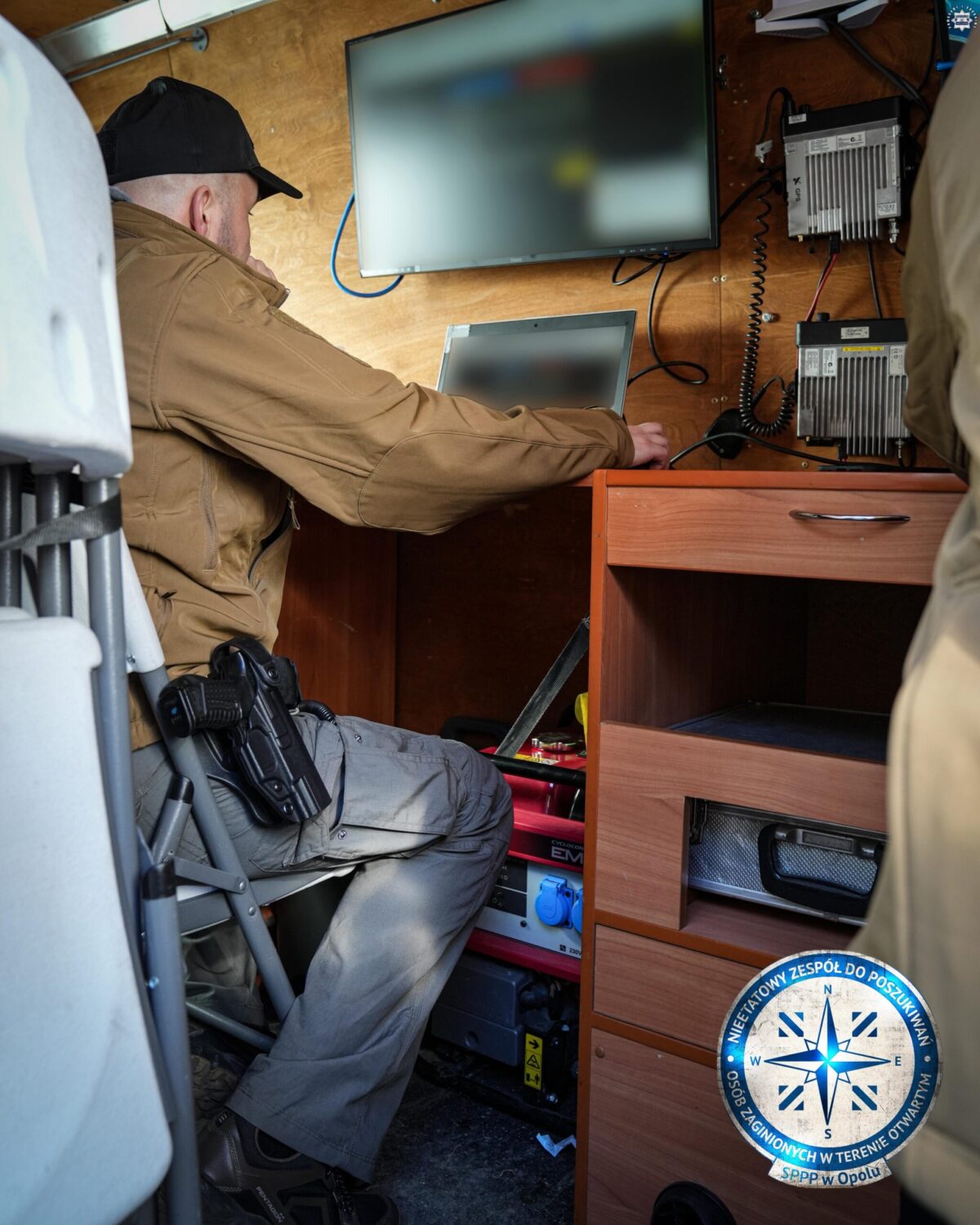 Opolska policja wyjaśnia okoliczności zabójstwa w Kadłubie. 17-latek zatrzymany po wielogodzinnej obławie 45 kilometrów od miejsca zbrodni Zabójstwo w Kadłubie | Foto: Opolska Policja