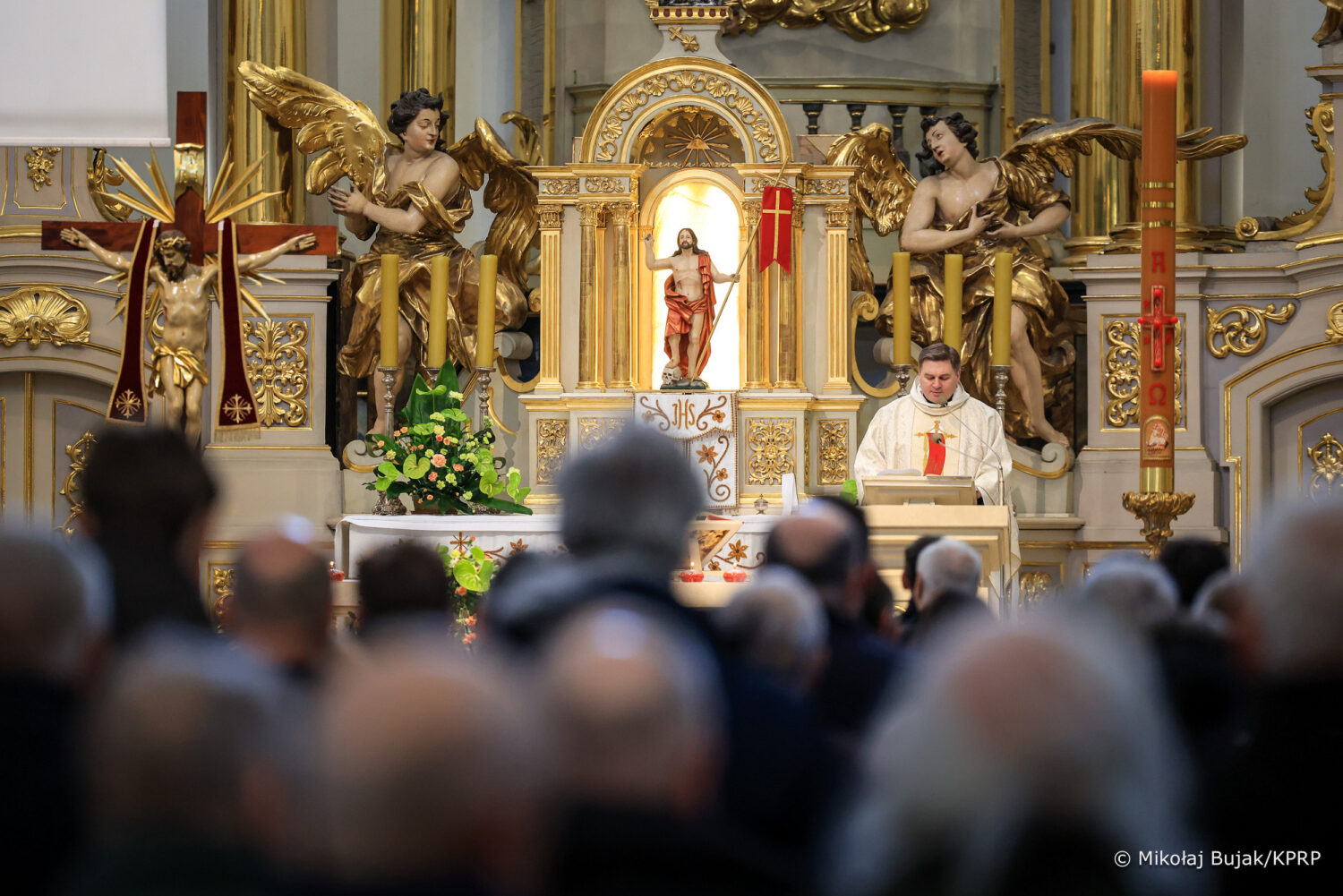 Pamiętamy. Prezydent Karol Nawrocki oddał hołd ofiarom katastrofy smoleńskiej w 16. rocznicę