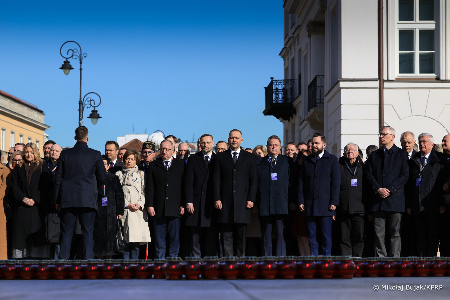 Pamiętamy. Prezydent Karol Nawrocki oddał hołd ofiarom katastrofy smoleńskiej w 16. rocznicę