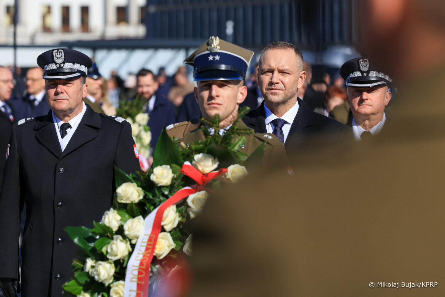Pamiętamy. Prezydent Karol Nawrocki oddał hołd ofiarom katastrofy smoleńskiej w 16. rocznicę