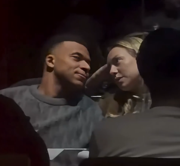 Mbappé kupił Ester Expósito naszyjnik wart jak luksusowe mieszkanie w Paryżu. Znamy cenę